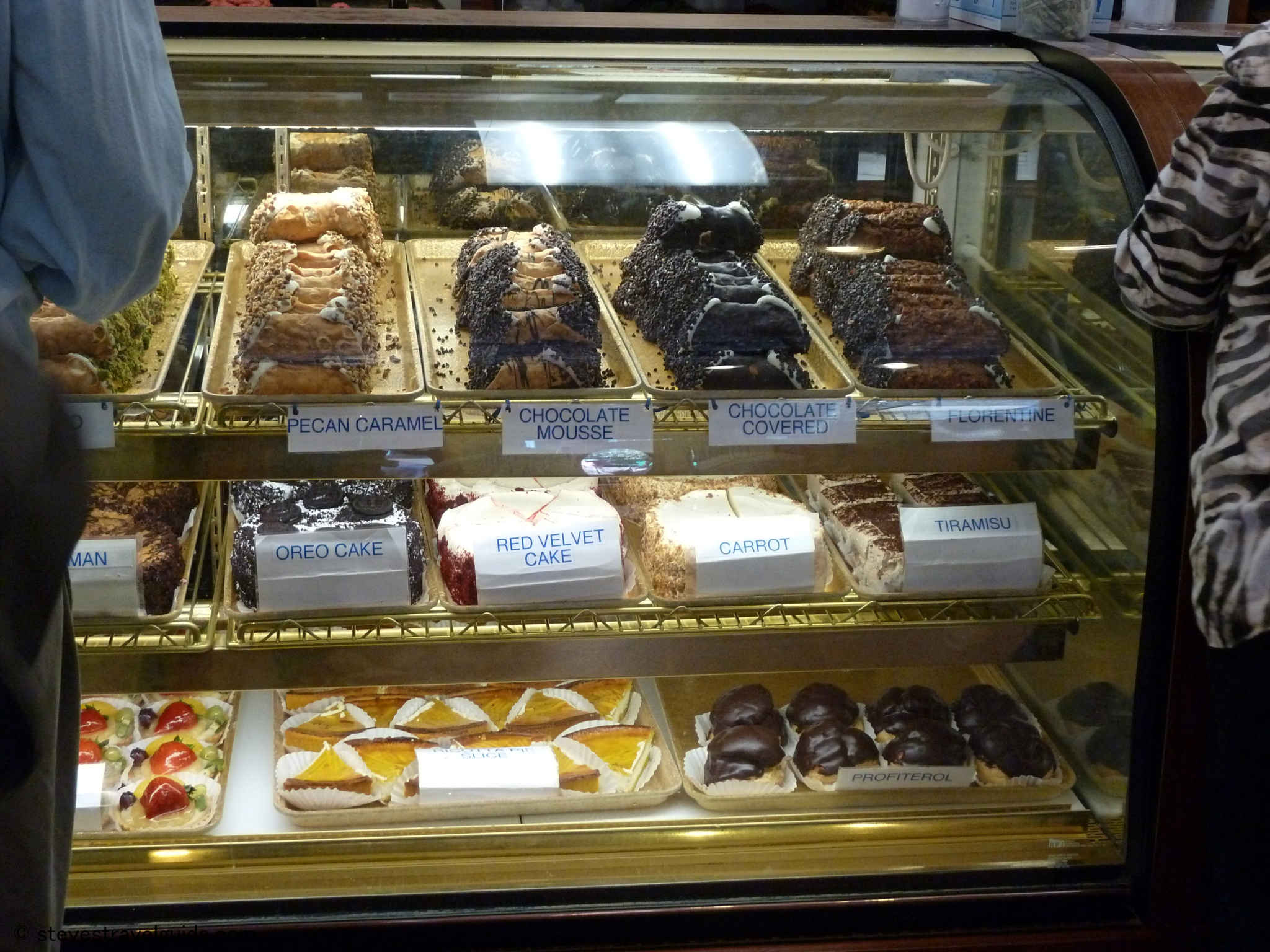 mikes-pastry-case-north-end-boston