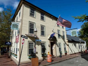 Warren Tavern Charlestown - by Bunker Hill